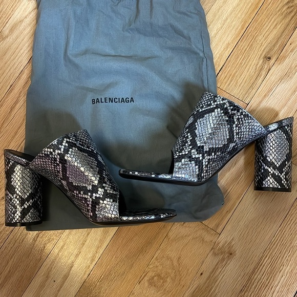 Balenciaga snakeskin mules size 37 never worn - Picture 5 of 6